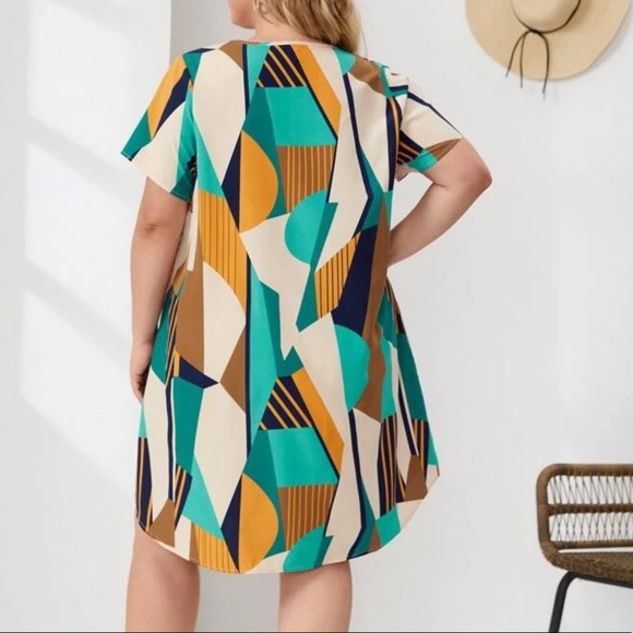 Boho Plus Size Geo Abstract Print Button through Dress - Picture 8 of 14